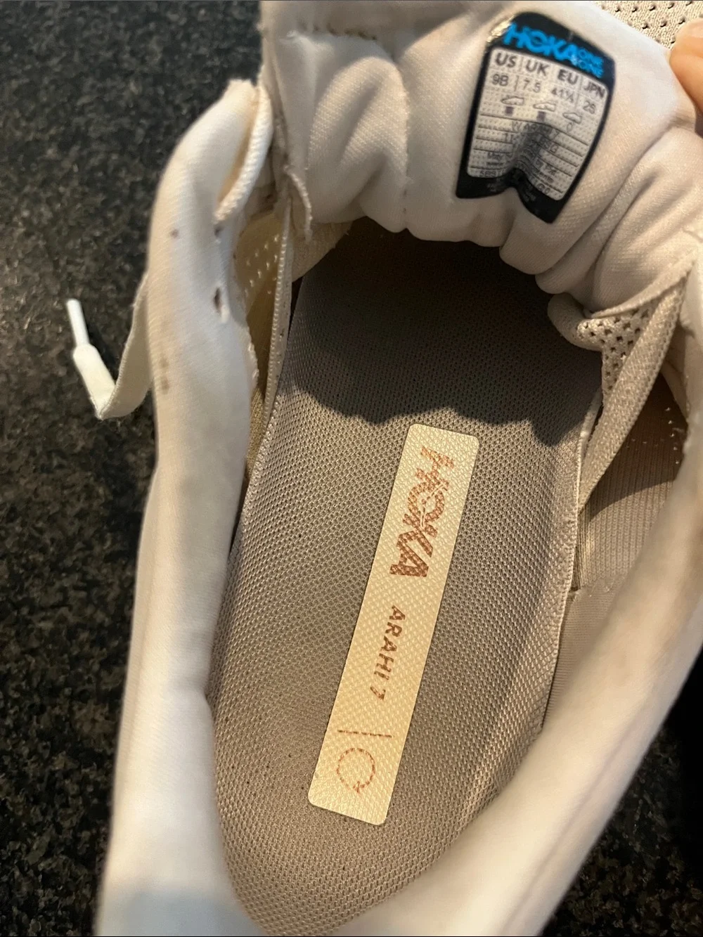 Hoka Arahi Women’s Size 9 Sneakers with Gold Logo